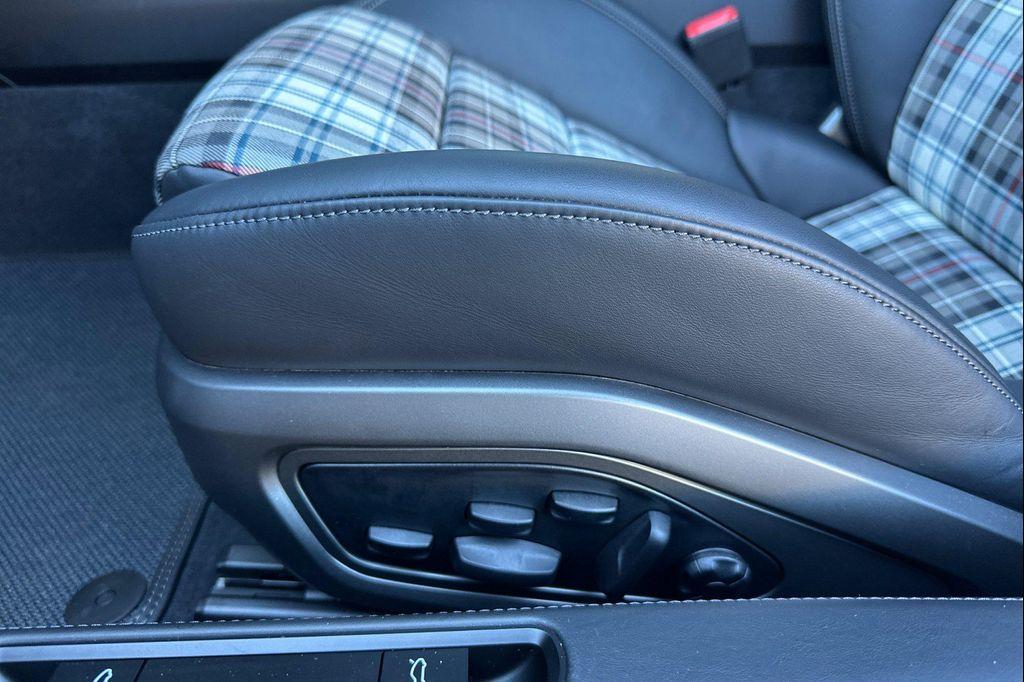 used 2025 Porsche 911 car