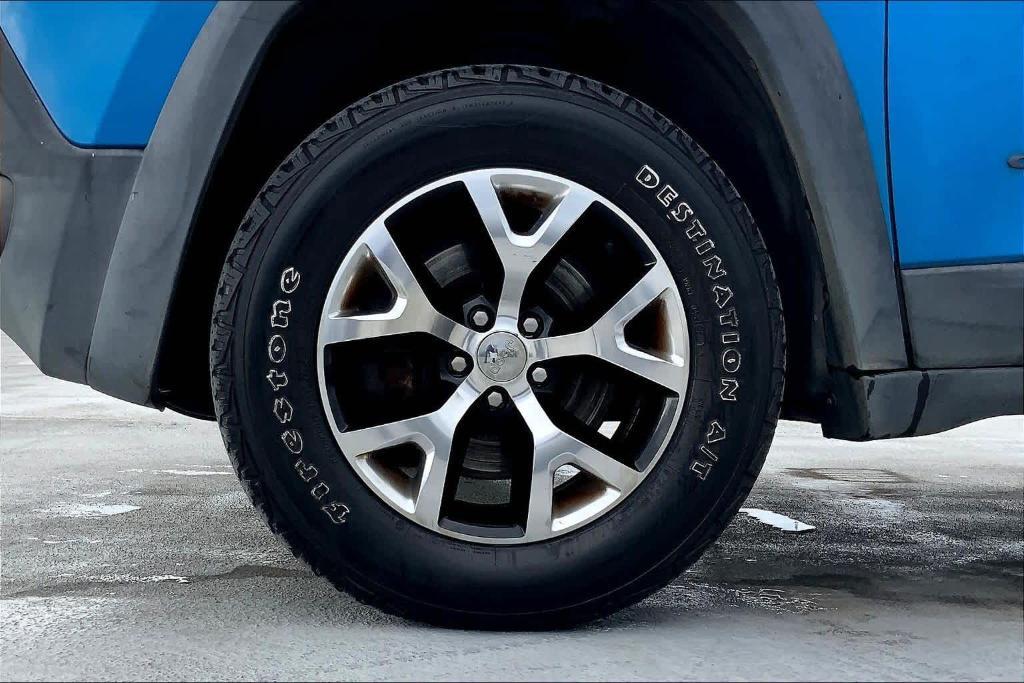 used 2017 Jeep Cherokee car, priced at $15,744