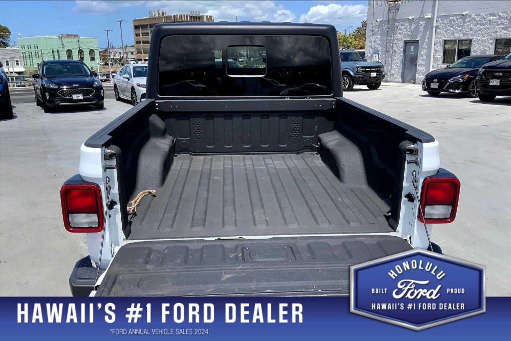 used 2023 Jeep Gladiator car, priced at $35,182