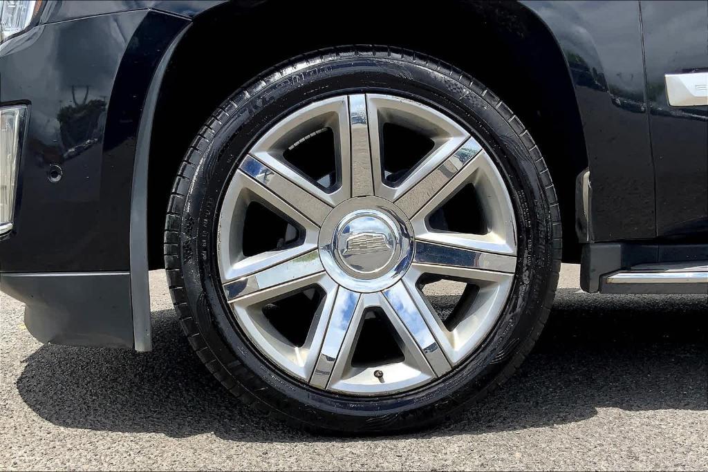 used 2020 Cadillac Escalade ESV car, priced at $42,006