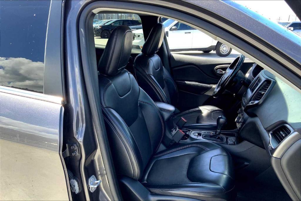 used 2019 Jeep Cherokee car, priced at $16,524