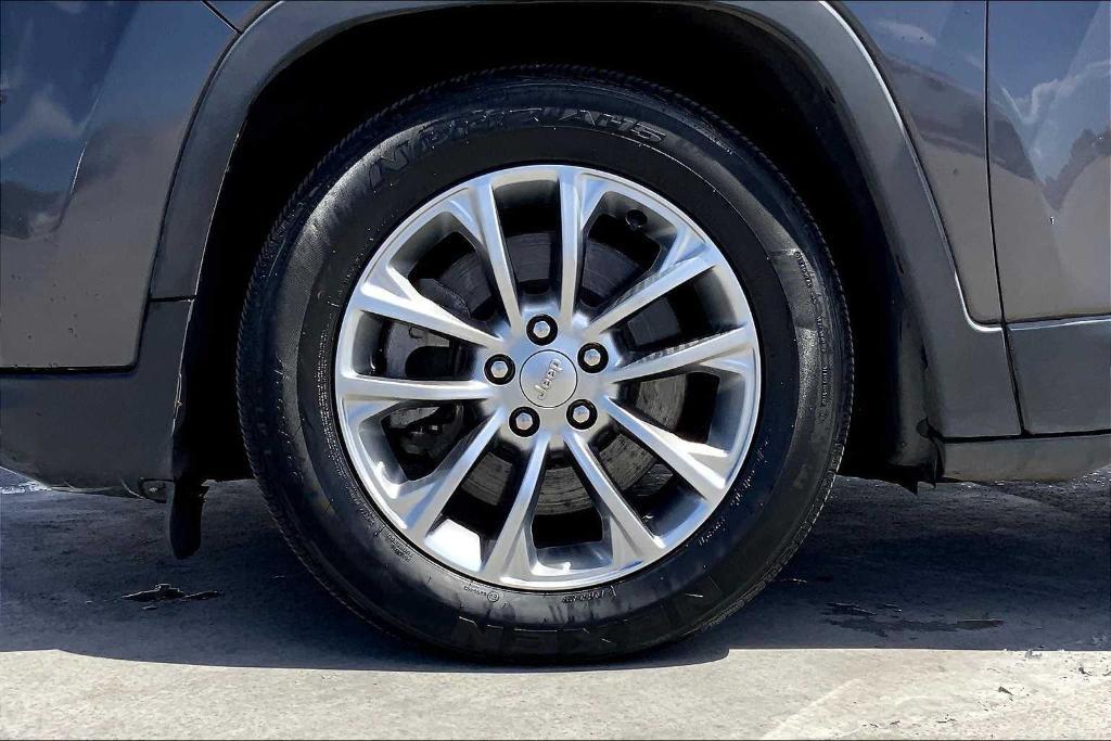 used 2019 Jeep Cherokee car, priced at $16,524