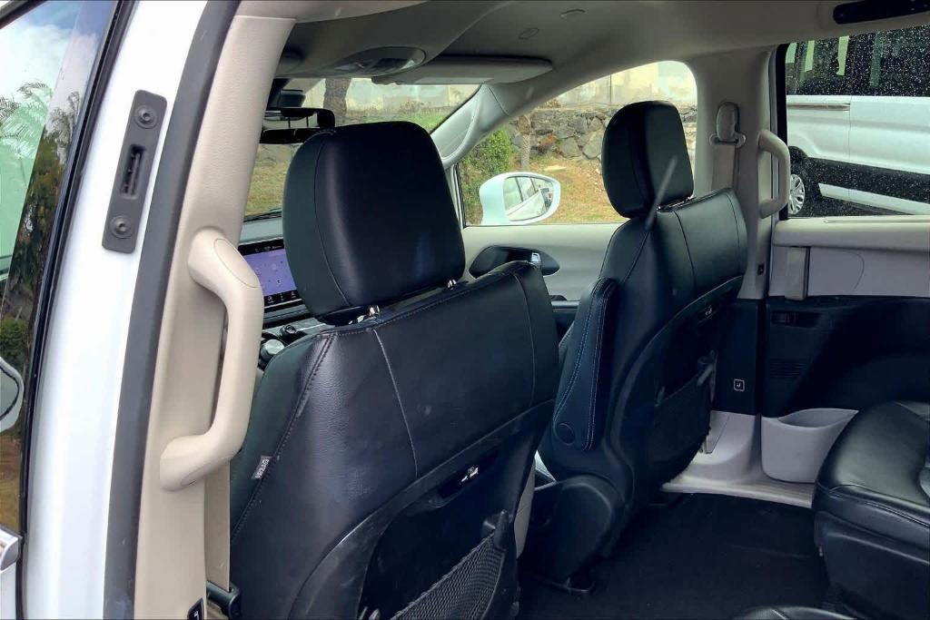 used 2021 Chrysler Pacifica Hybrid car, priced at $28,194