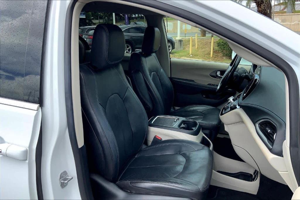 used 2021 Chrysler Pacifica Hybrid car, priced at $28,194