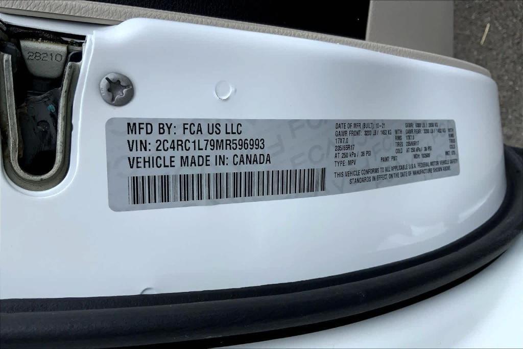 used 2021 Chrysler Pacifica Hybrid car, priced at $28,194
