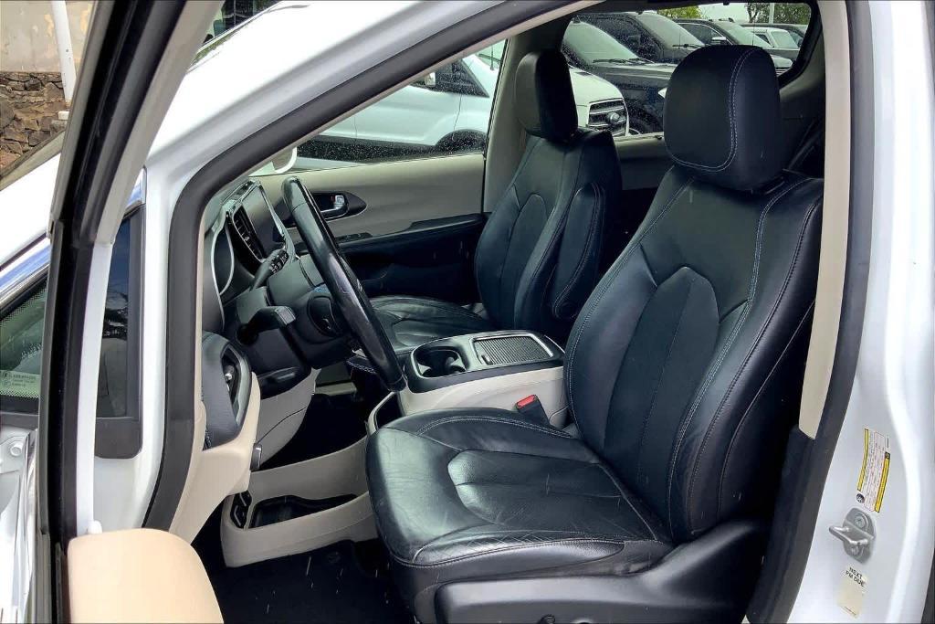 used 2021 Chrysler Pacifica Hybrid car, priced at $28,194