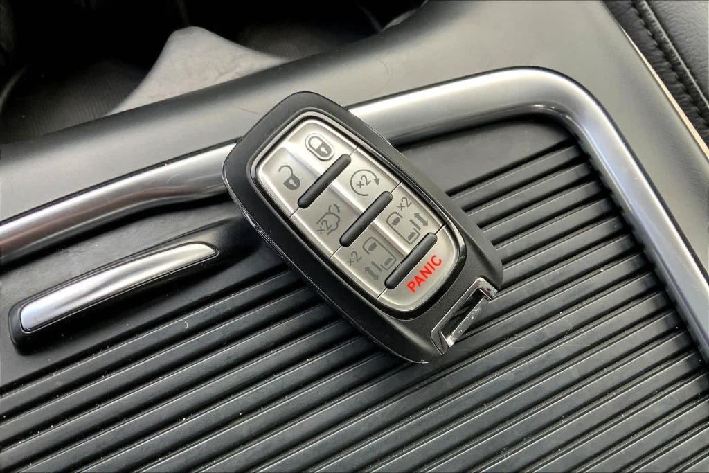 used 2021 Chrysler Pacifica Hybrid car, priced at $28,194