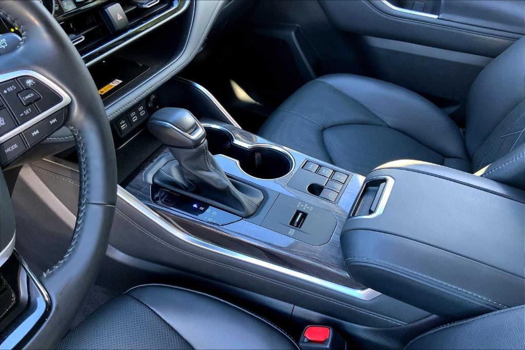used 2023 Toyota Highlander Hybrid car, priced at $46,611