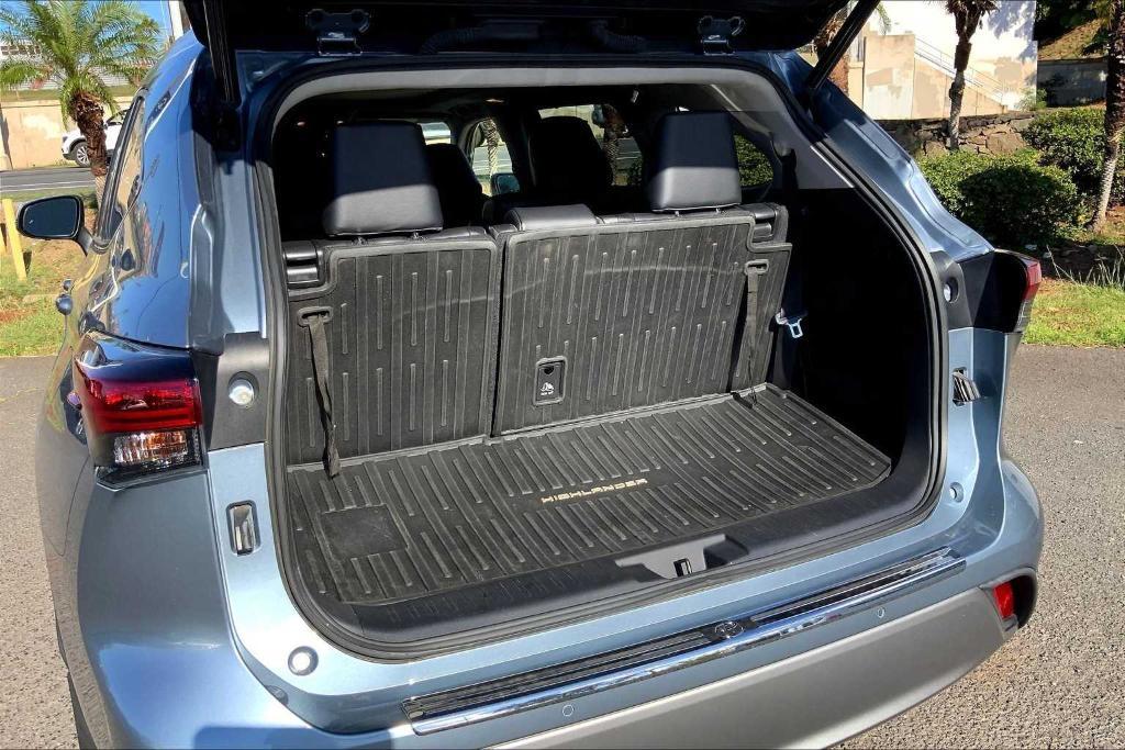 used 2023 Toyota Highlander Hybrid car, priced at $46,611