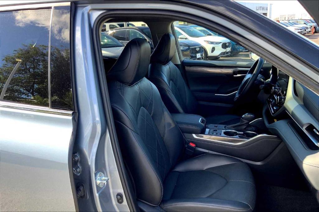 used 2023 Toyota Highlander Hybrid car, priced at $46,611