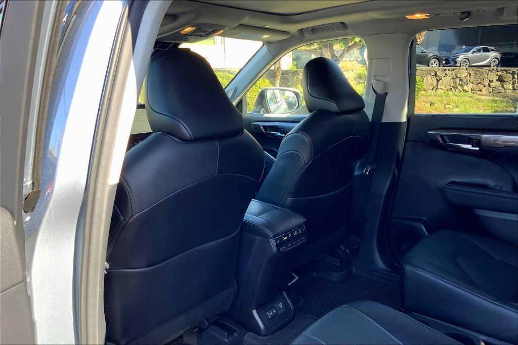 used 2023 Toyota Highlander Hybrid car, priced at $46,611