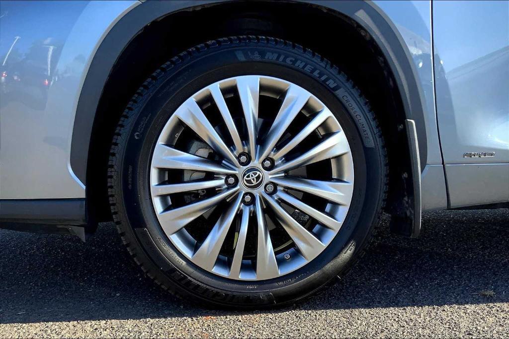 used 2023 Toyota Highlander Hybrid car, priced at $46,611