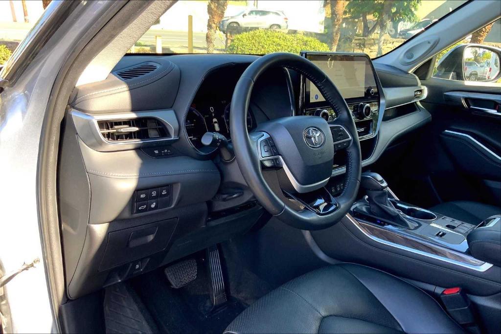 used 2023 Toyota Highlander Hybrid car, priced at $46,611