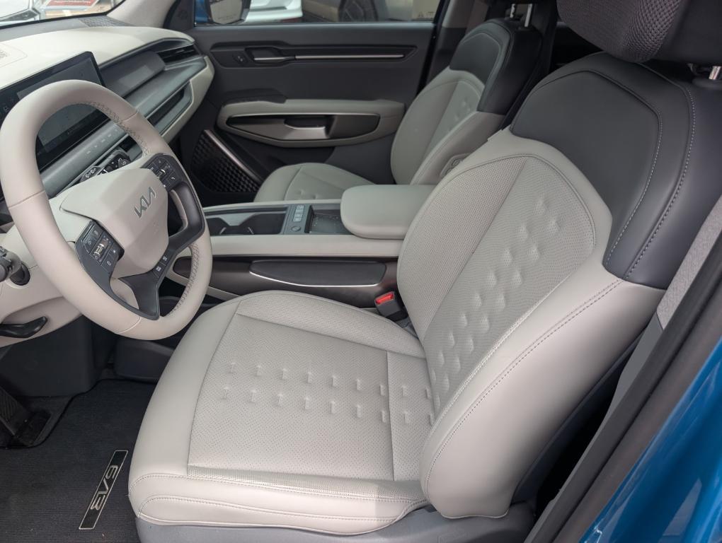 used 2025 Kia EV9 car, priced at $55,995