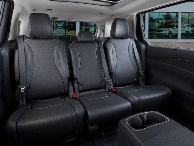new 2025 Kia Carnival Hybrid car, priced at $57,950