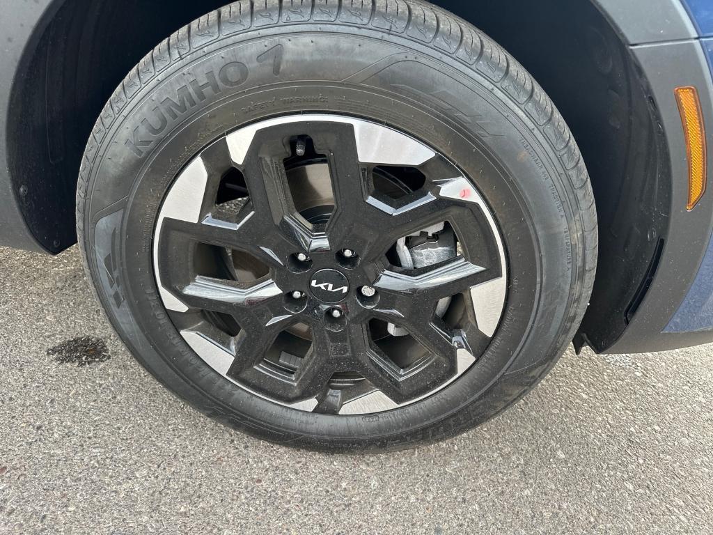 used 2025 Kia Sorento car, priced at $38,991