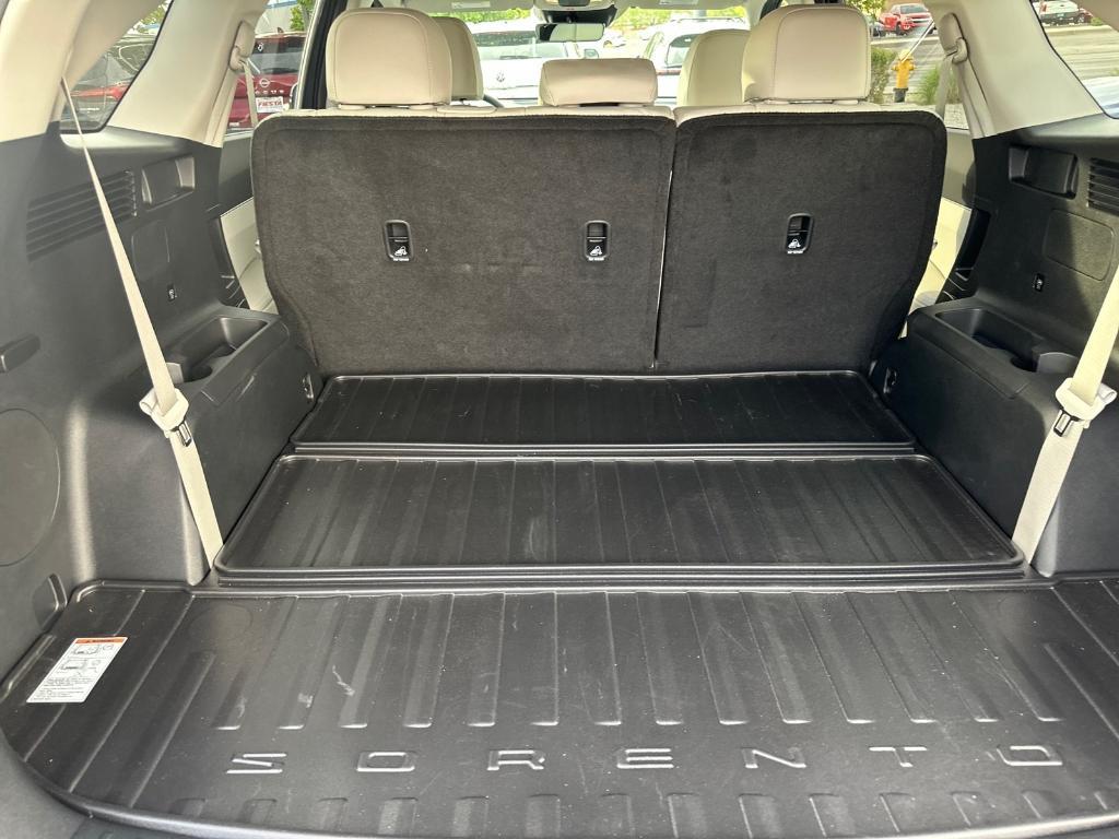 used 2025 Kia Sorento car, priced at $38,991