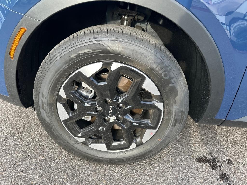 used 2025 Kia Sorento car, priced at $38,991