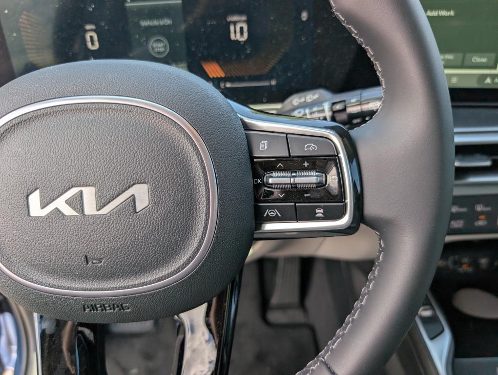 used 2025 Kia Sorento car, priced at $35,393