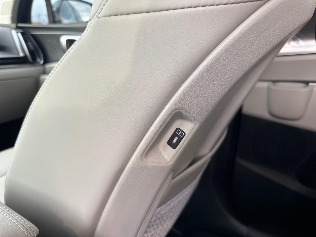 used 2025 Kia Sorento car, priced at $38,991