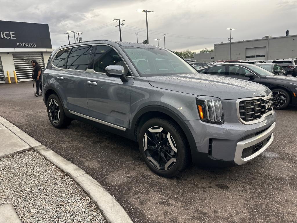 used 2025 Kia Telluride car, priced at $41,995