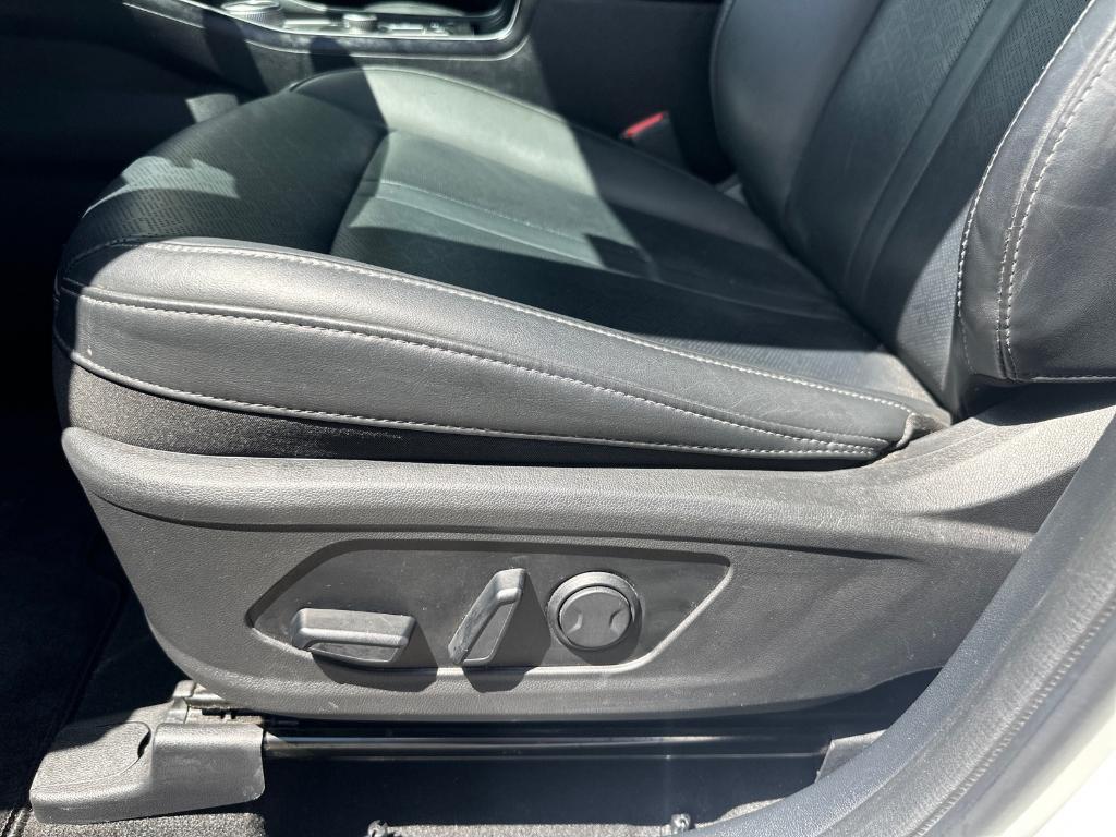 used 2023 Kia Sorento Hybrid car, priced at $29,992