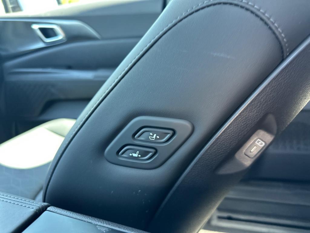 used 2025 Kia Carnival Hybrid car, priced at $48,791