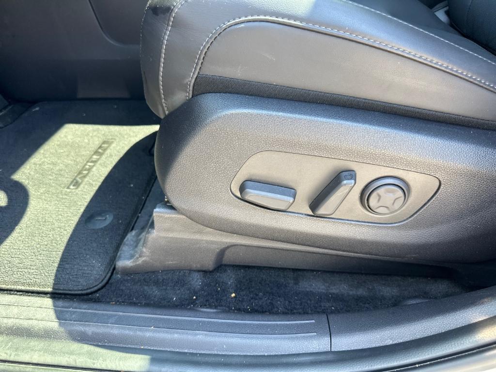 used 2025 Kia Carnival Hybrid car, priced at $48,791