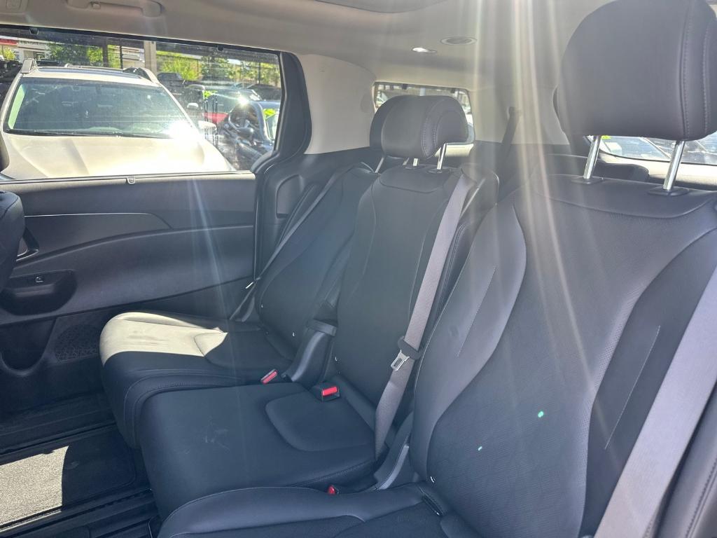 used 2025 Kia Carnival Hybrid car, priced at $48,791
