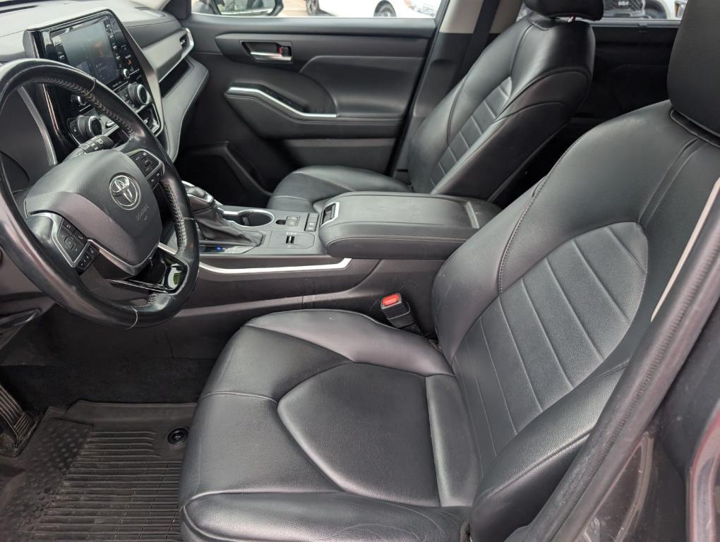 used 2020 Toyota Highlander Hybrid car, priced at $29,592