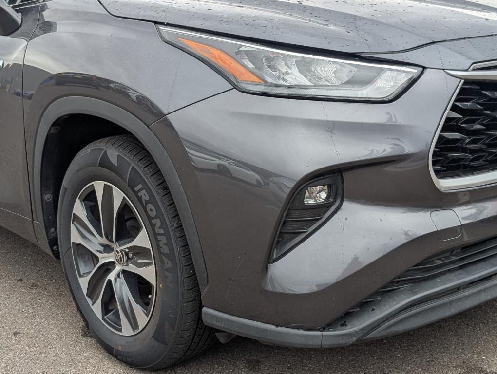 used 2020 Toyota Highlander Hybrid car, priced at $29,592