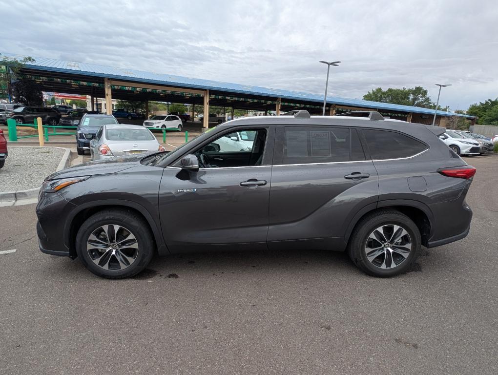 used 2020 Toyota Highlander Hybrid car, priced at $29,592
