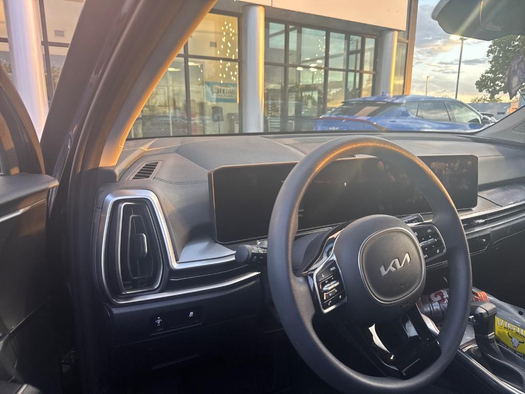 used 2025 Kia Sorento car, priced at $31,992
