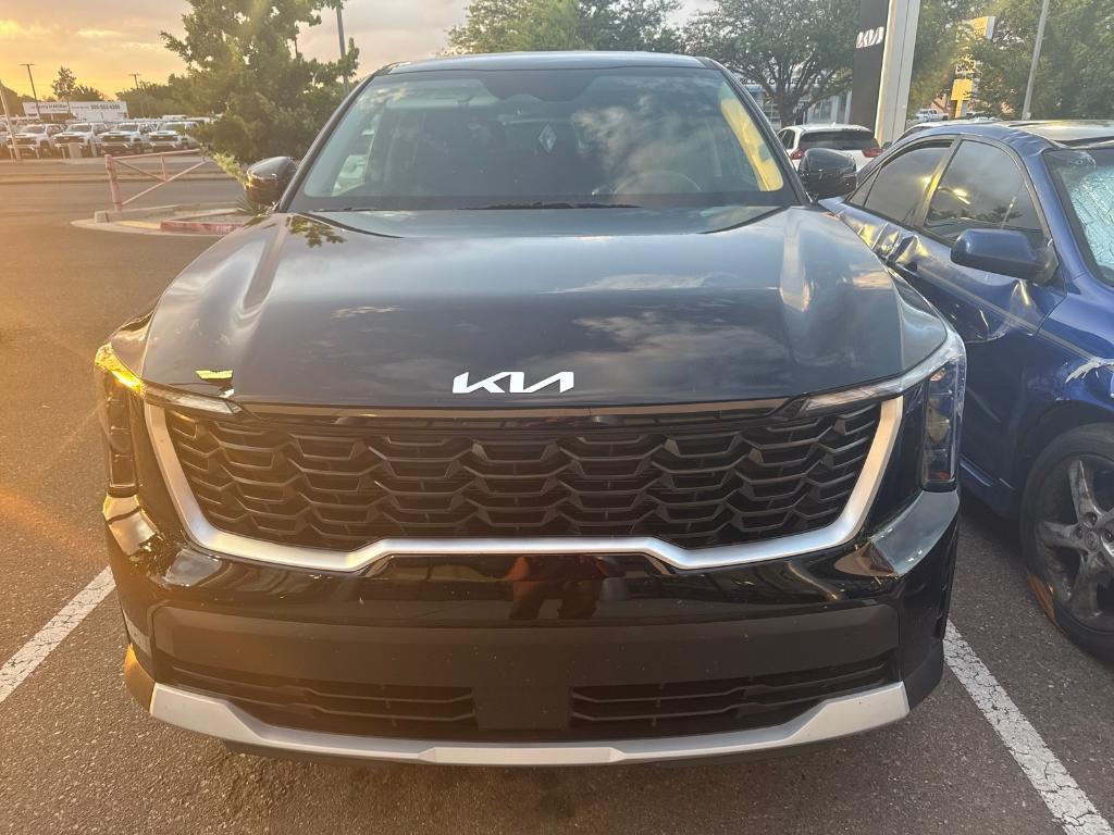 used 2025 Kia Sorento car, priced at $31,992