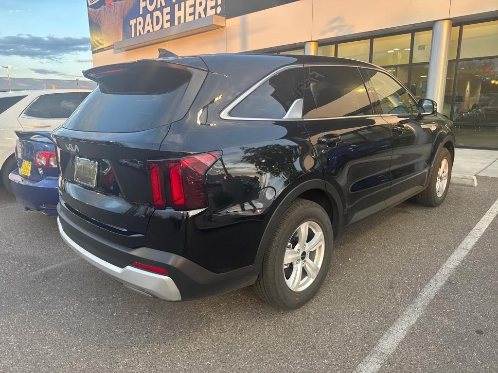 used 2025 Kia Sorento car, priced at $31,992