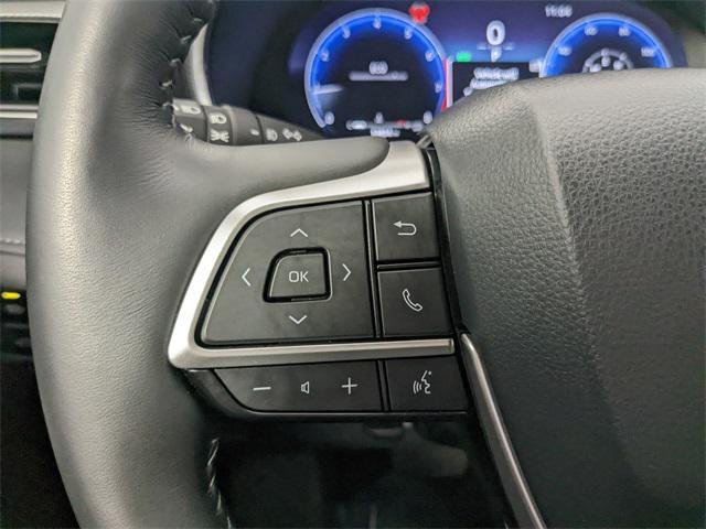 used 2024 Toyota Highlander car, priced at $49,998
