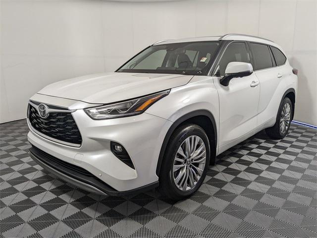 used 2024 Toyota Highlander car, priced at $49,998