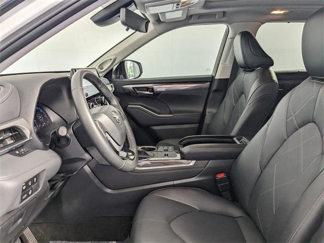 used 2024 Toyota Highlander car, priced at $49,998