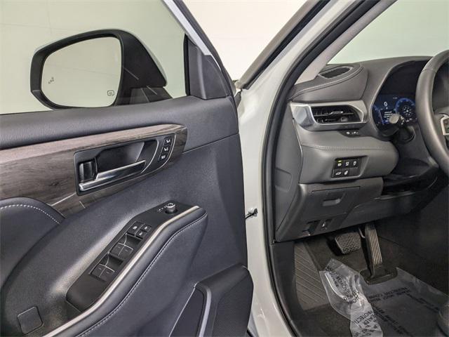 used 2024 Toyota Highlander car, priced at $49,998