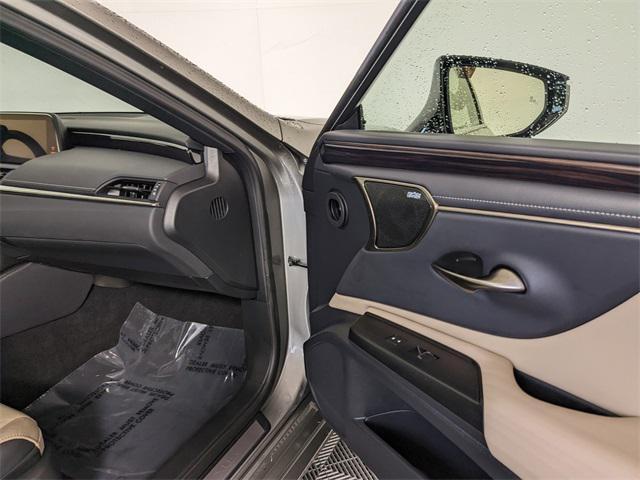 used 2021 Lexus ES 300h car, priced at $33,900