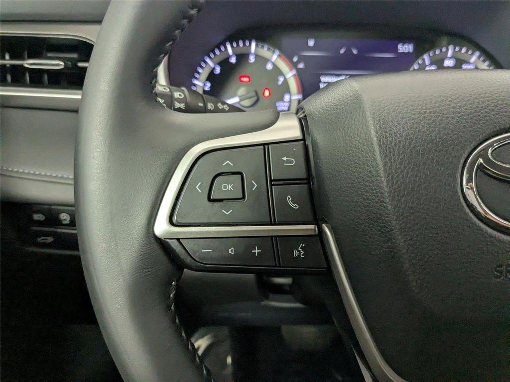 used 2024 Toyota Highlander car, priced at $39,500
