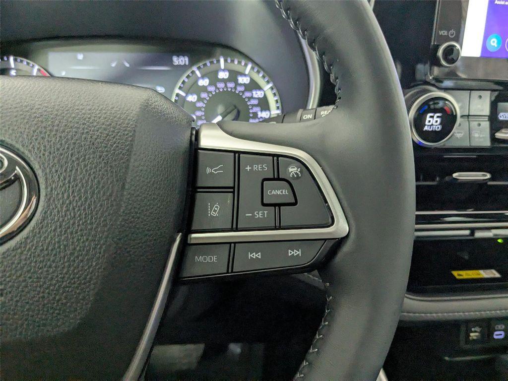 used 2024 Toyota Highlander car, priced at $39,500
