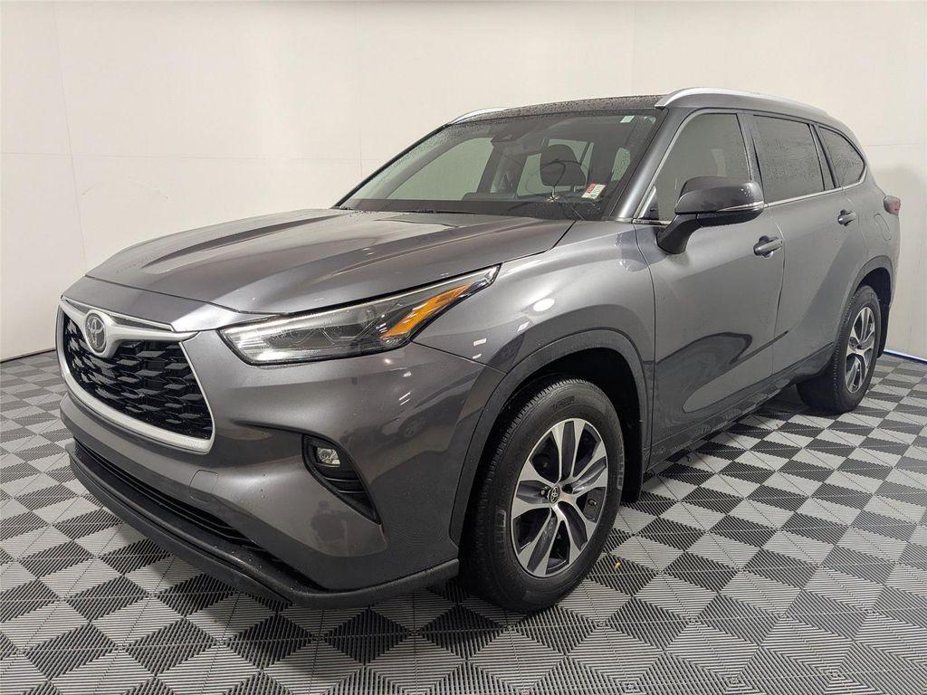 used 2024 Toyota Highlander car, priced at $39,500