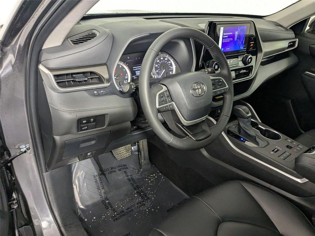 used 2024 Toyota Highlander car, priced at $39,500