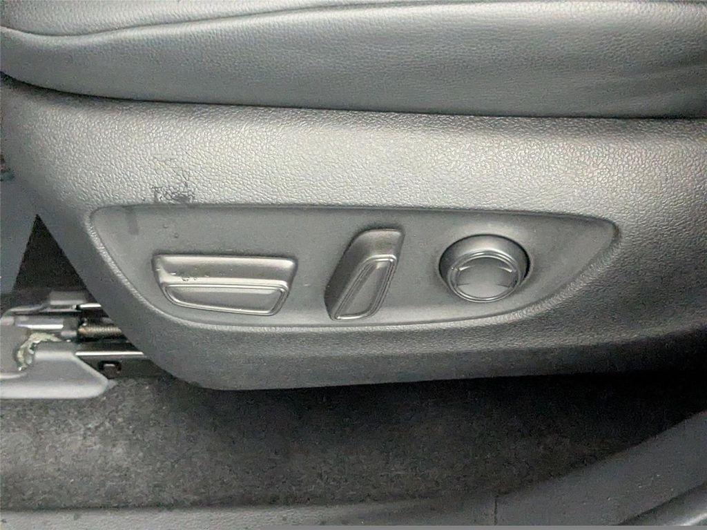 used 2024 Toyota Highlander car, priced at $39,500