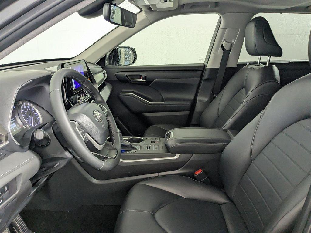 used 2024 Toyota Highlander car, priced at $39,500