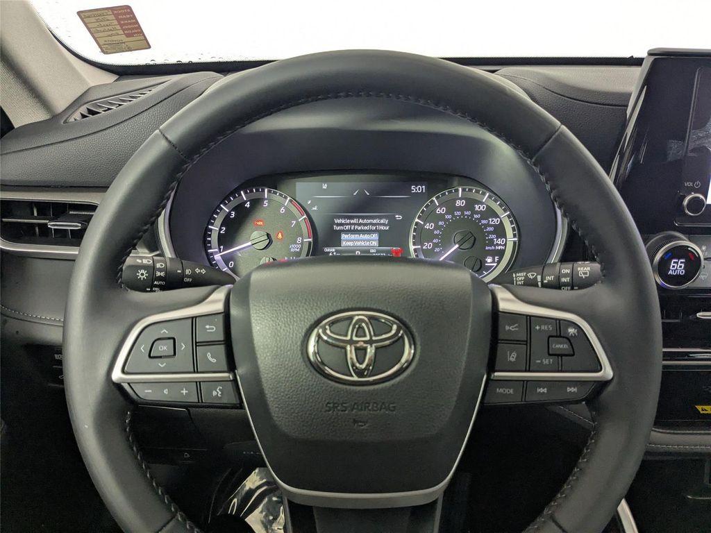 used 2024 Toyota Highlander car, priced at $39,500