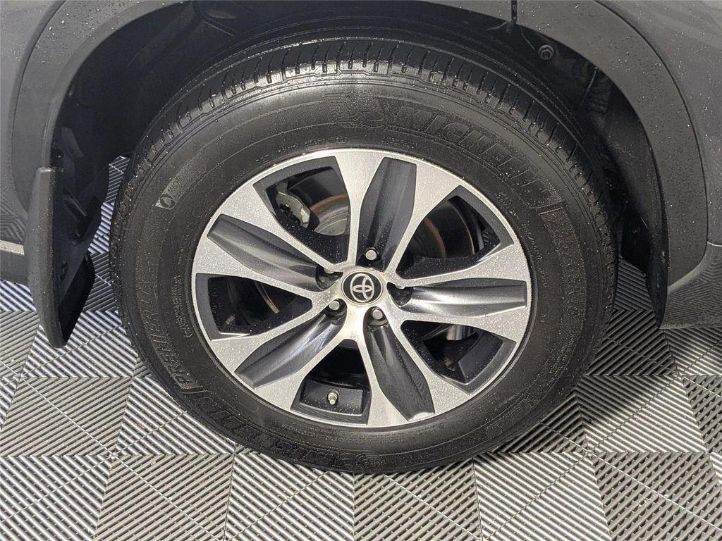 used 2024 Toyota Highlander car, priced at $39,500