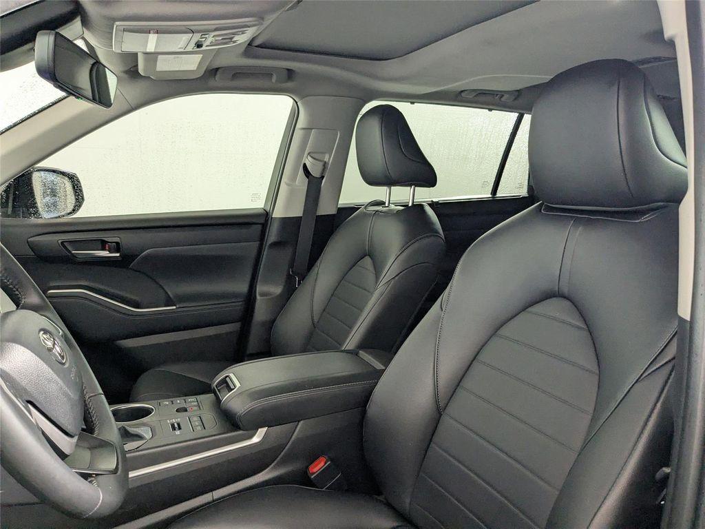 used 2024 Toyota Highlander car, priced at $39,500