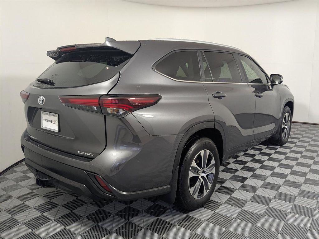 used 2024 Toyota Highlander car, priced at $39,500